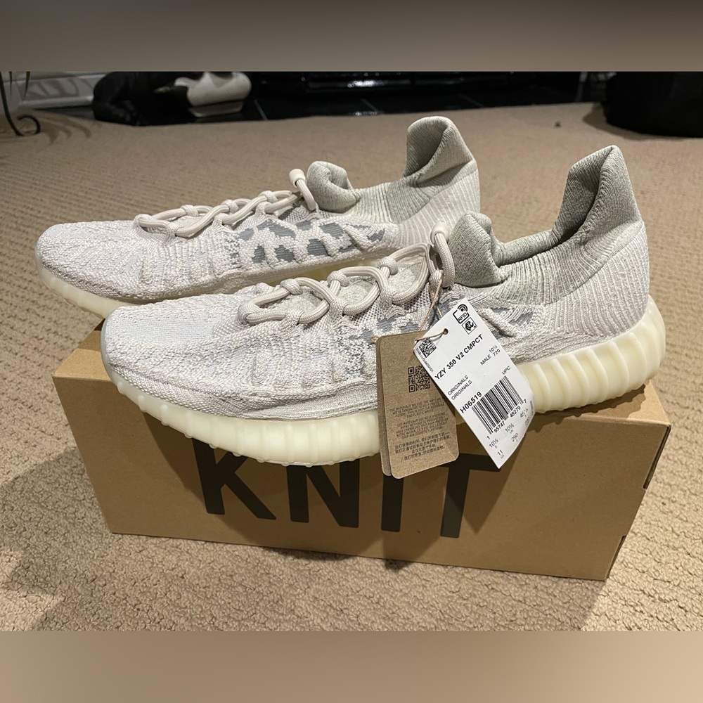 Yeezy 350V2 Compact